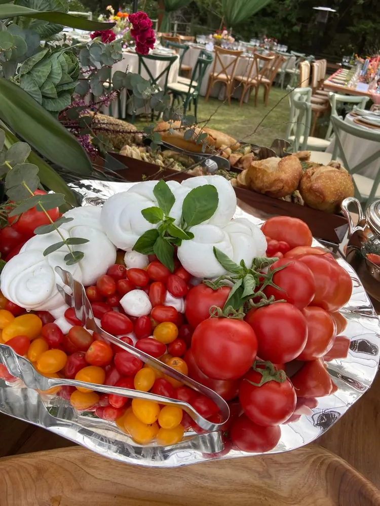 Burratas com tomates frescos